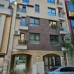 Cozy Corner In - Free Parking Апартаменти *