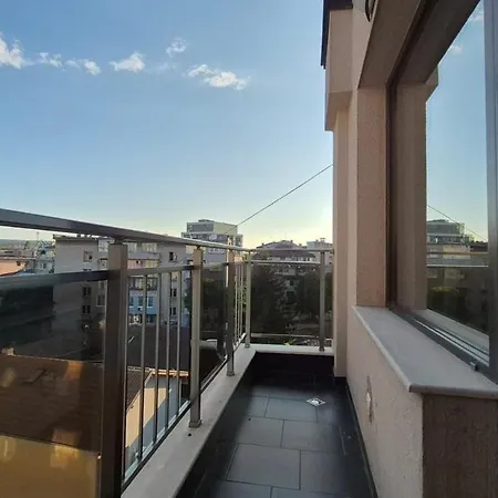 Cozy Corner In - Free Parking Apartment