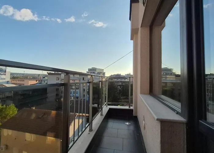 Cozy Corner In - Free Parking Apartment