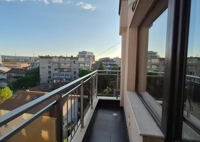 Cozy Corner In - Free Parking Apartment Warna