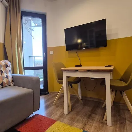 Cozy Corner In - Free Parking Апартаменти