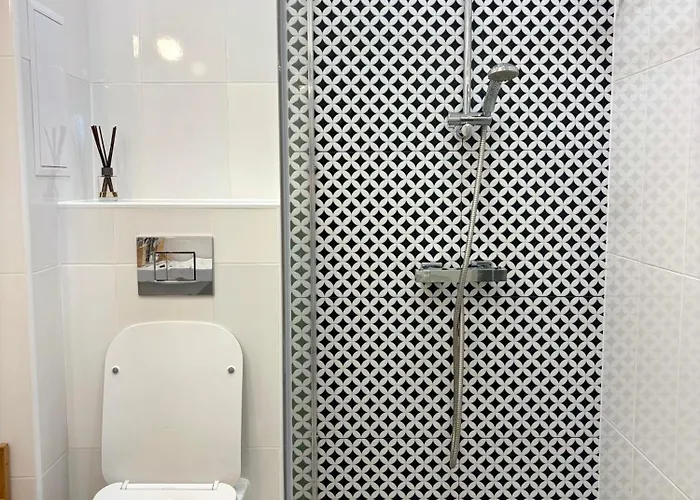 Cozy Corner In - Free Parking Apartment *